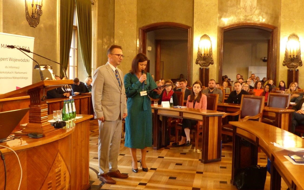 Otwarcie konferencji przez Panią Karolinę Załęgę i Pana Mariusza Nawrota