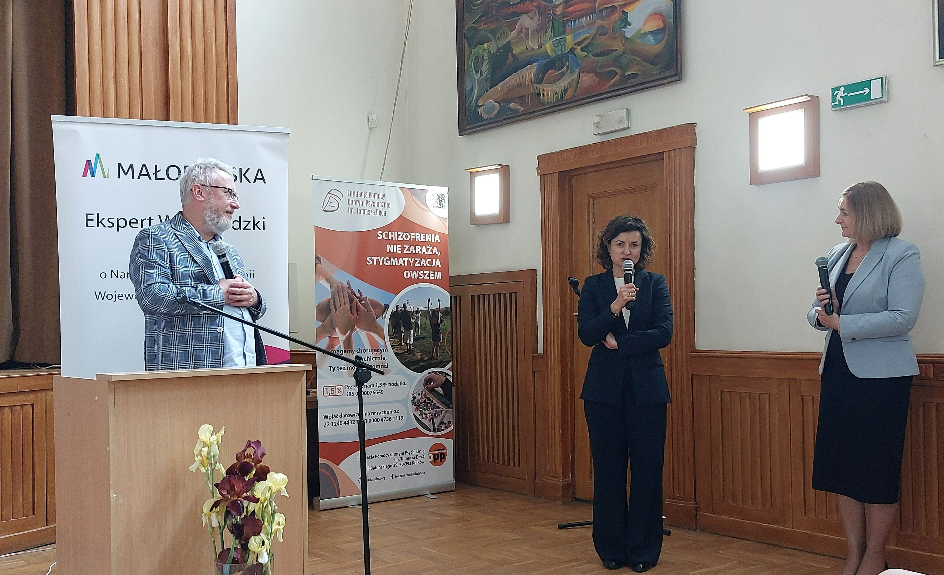  od prawej: Pani Jolanta Ryniak, Pani Karolina Załęga oraz Pan Łukasz Cichocki Zastępca Dyrektora ds. Lecznictwa Szpitala Klinicznego im. dr. J. Babińskiego w Krakowie