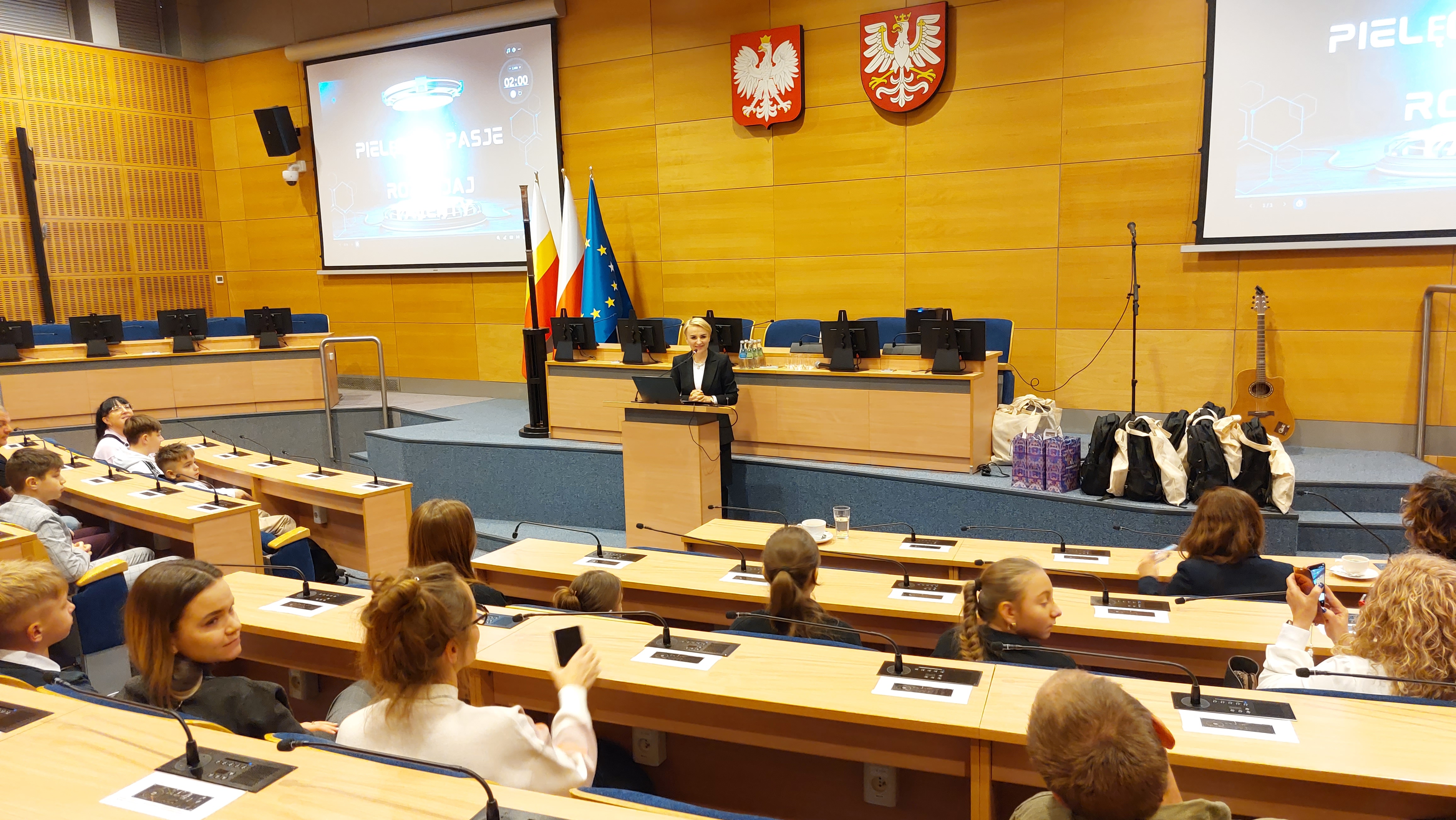 Pani Katarzyna Kosik-Gajewska, Zastępca Dyrektora Departamentu Zdrowia, Rodziny, Równego Traktowania i Polityki Społecznej przemawia do uczestników spotkania