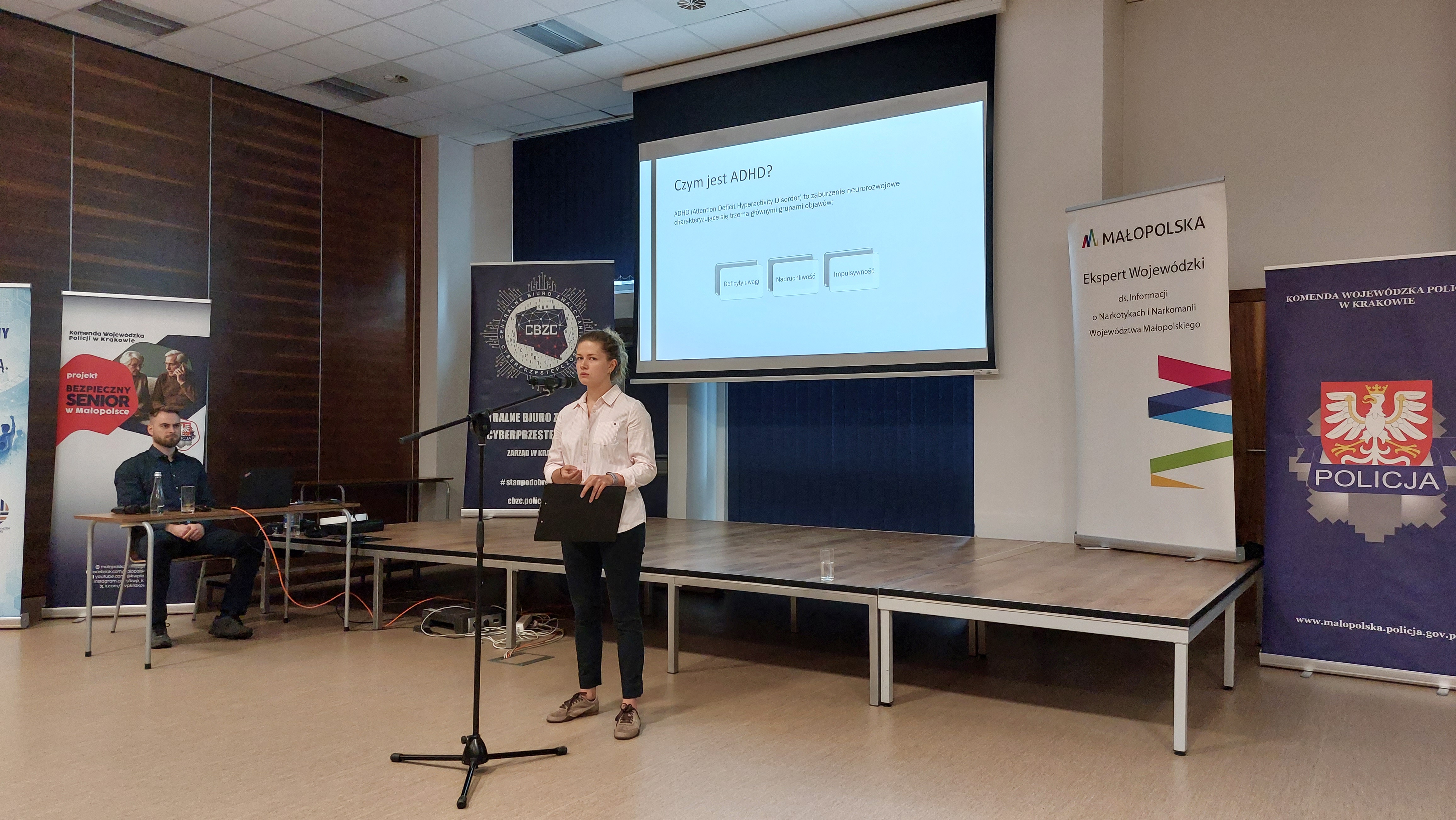 Wystąpienie Julii Stasiaczek, psychologa i psychoterapeuty z Centrum Medycznego Empatia, poświęcone problematyce ADHD u dzieci i młodzieży